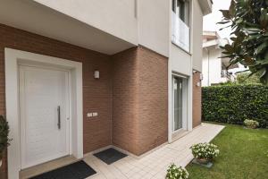 AmazHome - New Roomy Home & Garden