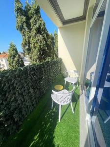 A lush 3bedroom Condo with Aircon and a Pool