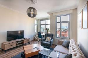 Soft and Historic 3BR Home w Iconic Haydarpasa View