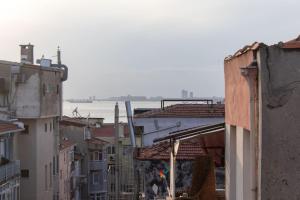 Soft and Historic 3BR Home w Iconic Haydarpasa View