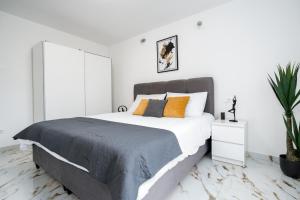 2 bedrooms app with balcony in CENTER 