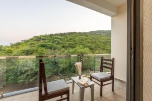 Alaya Stays with Balcony & Hill View - Lake City Heights