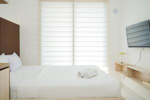 Comfy and Minimalist Studio at Sky House BSD Apartment By Travelio