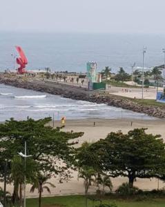 Apê 50 metros da praia com wifi e garagem