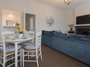 Pass the Keys Cosy Flat in Leigh Sea View
