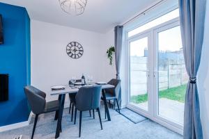 NEW! 3-Bed Home in Manchester by 53 Degrees Property, Ideal for Contractors & Business Stays, Sleeps 8!