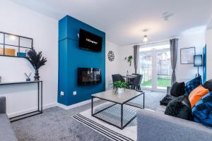 NEW! 3-Bed Home in Manchester by 53 Degrees Property, Ideal for Contractors & Business Stays, Sleeps 8!