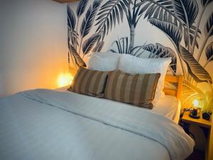 Studio premium, à 50m du Lac dArdres avec terrasse