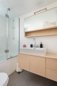 Sunny southern Athens flat near the seaside