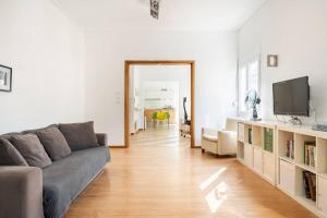 Sunny southern Athens flat near the seaside