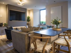 Arran Shores Luxury Shorefront Apartment 5