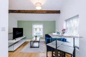 Sleeps 4, Duplex Apartment, Long Term Disc - Pool