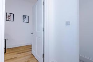 Sleeps 4, Duplex Apartment, Long Term Disc