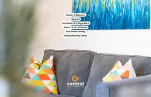 Central Serviced Apartments - 2 Bedroom - FREE Street Parking - WiFi - Smart TVs in All Rooms - Ground Level - Family Neighbourhood - Sleeps 4 - 1 Double Bed - 2 Single Beds - Heating 24-7 - Trade Stays - Weekly & Monthly Offers - Tealing