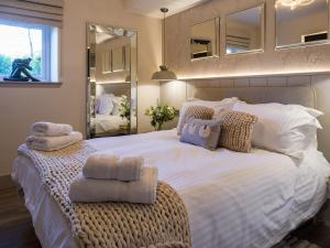 Arran Shores Luxury Shorefront Garden Terrace Apartment 7