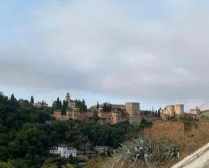 Casa Cueva Sacromonte BeneVarez Brother Law SL - Гранада