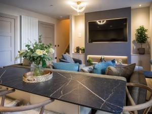 Arran Shores Luxury Shorefront Apartment 5