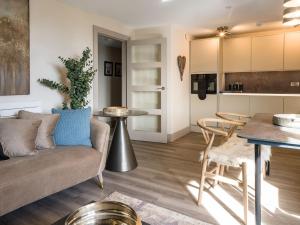 Arran Shores Luxury Shorefront Apartment 8