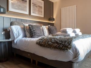 Arran Shores Luxury Shorefront Garden Terrace Apartment 7