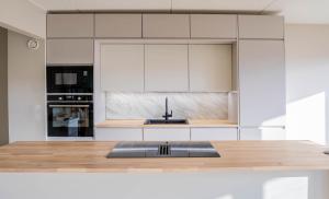 Moderni saunallinen asunto keskustassa ilmaisella parkkipaikalla