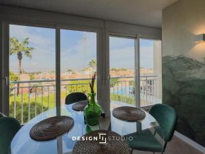 Pink Lake view Apartment