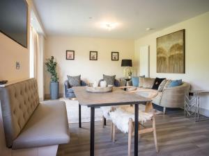 Arran Shores Luxury Shorefront Garden Terrace Apartment 7