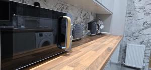 2 Bedroom Sleeps 4 Free Parking