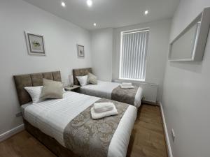 2 Bedroom Sleeps 4 Free Parking