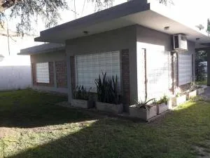 Casa quinta en Ranelagh, cerca de accesos! - Guillermo E. Hudson