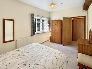 Roundhouse, Nr Barnstaple with outdoor seasonal pool, free wifi and on-site parking