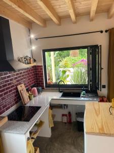 Ideal Summer cabin 1 km from arrifana beach