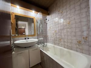Appartement confort 3 pièces cabine skis aux pieds, balcon, 6 personnes - Auris en Oisans - FR-1-297-27