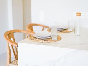 Freshly Renovated, Walk to Yumbo, Shops & Dining