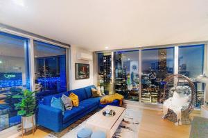 Breathtaking Views in Central Location with Parking