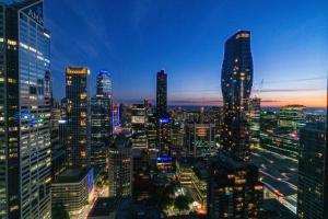 Breathtaking Views in Central Location with Parking