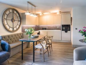 Arran Shores Luxury Shorefront Apartment 9