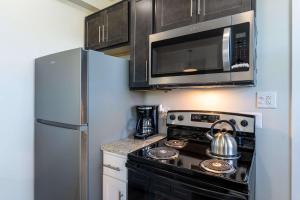 2BR Exclusive Retreat Near Henry Ford