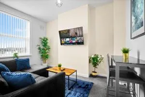 Two Bedroom Apartment - Single Beds - Accommodates 3 - Street Parking - Top Rated -WBB - 西布罗姆维奇