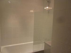 Appartement skis aux pieds, terrasse ensoleillée, animaux admis, 6 personnes - FR-1-351-22