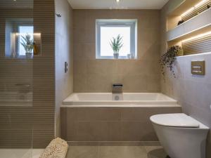 Arran Shores Luxury Shorefront Apartment 9