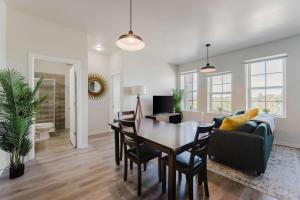 2BR Modern Retreat Near Henry Ford