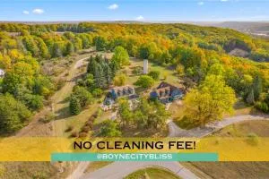 Farmhouse 1918 Grand Retreat for 12 people with Lake Views - Boyne City