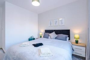Sleeps 7, Stunning Home, Free Parking, Perfect For Groups, Long Term Disc