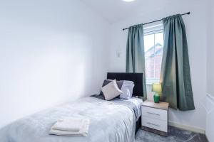 Sleeps 7, Stunning Home, Free Parking, Perfect For Groups, Long Term Disc