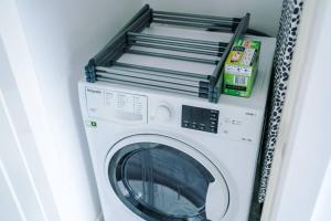 Sleeps 7, Stunning Home, Free Parking, Perfect For Groups, Long Term Disc