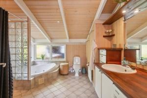 Beautiful Holiday Home With Panoramic Views Over Ebeltoft Vig,