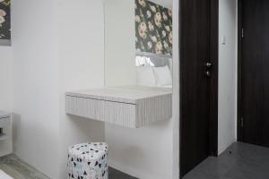 Comfortable and Simply Studio at Bintaro Icon Apartment By Travelio