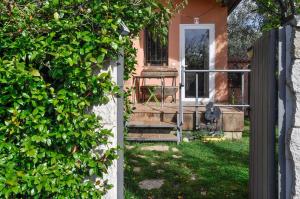 Acogedora casa con verde jardín by CABANA Rentals