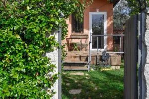 Acogedora casa con verde jardín by CABANA Rentals - Maello