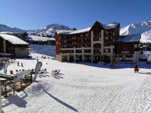Appartement cosy au cœur de Plagne Soleil, accès direct pistes, 5 pers, balcon, casier à ski - FR-1-351-132